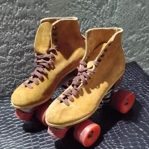 Vintage Chicago Tan Suede Roller Skates Marked Size 4 Skate ***Read List** Right